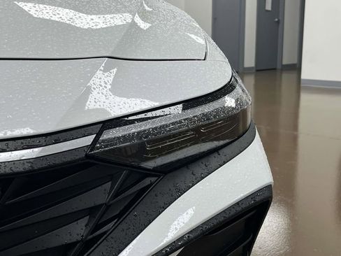 Certified 2025 Hyundai Elantra Sport FWD image 9