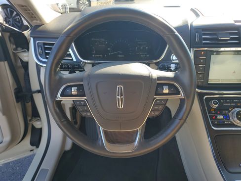 Used 2018 Lincoln Continental Reserve image 29