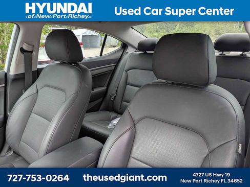 Used 2017 Hyundai Elantra Limited FWD image 3