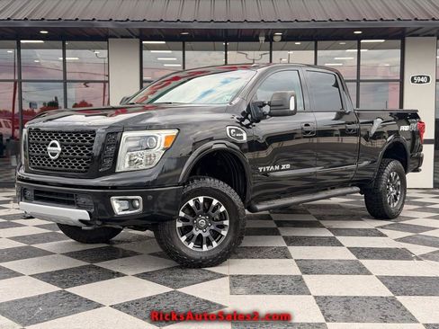 Used 2016 Nissan Titan PRO-4X w/ Pro-4x Convenience Package AWD/4WD image 29