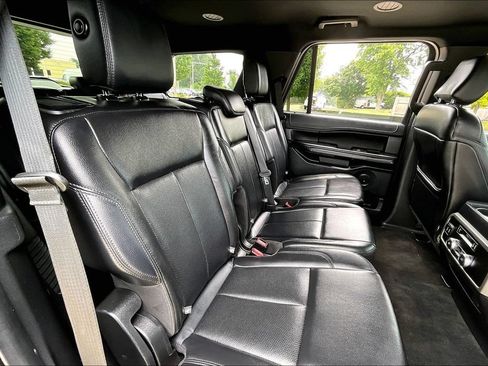 Used 2019 Ford Expedition XLT w/ Equipment Group 201A AWD/4WD image 29