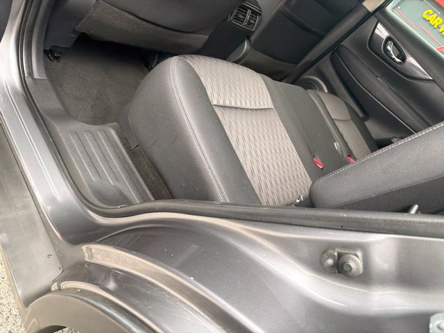 Used 2018 Nissan Rogue SV AWD/4WD image 15