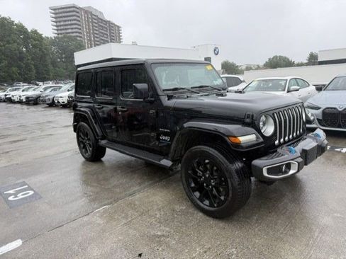Used 2023 Jeep Wrangler Unlimited Sahara w/ Cold Weather Group AWD/4WD image 2