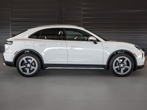 Used 2025 Porsche Macan 4 Electric AWD/4WD image 11