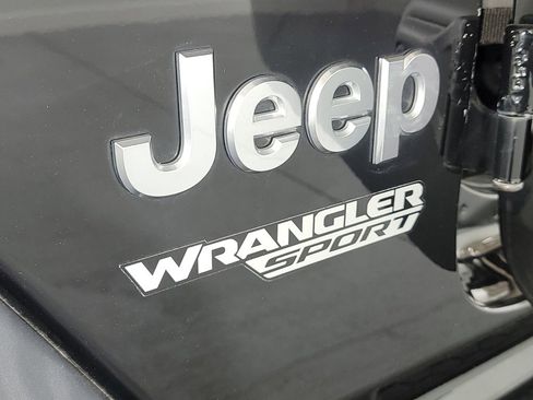 Used 2018 Jeep Wrangler Sport image 10