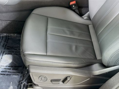 Certified 2025 Audi Q5 2.0T Premium Plus w/ Premium Plus image 12