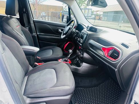 Used 2016 Jeep Renegade Trailhawk AWD/4WD image 19