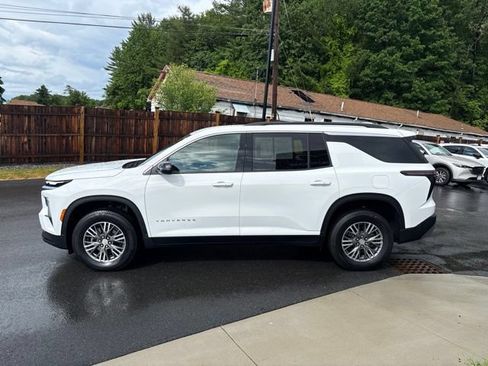 Used 2026 Chevrolet Traverse LT AWD/4WD image 4