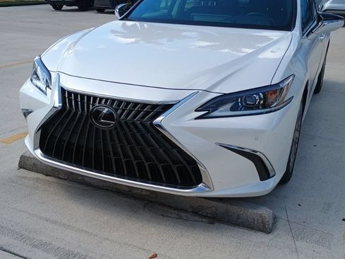 Used 2024 Lexus ES 350 w/ Technology Package FWD image 4