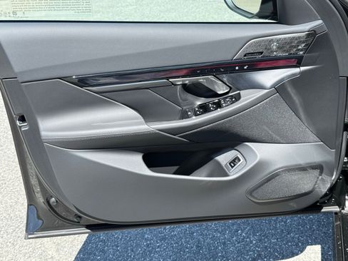 New 2026 BMW 550e xDrive image 19