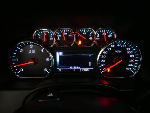 Used 2019 Chevrolet Tahoe LT w/ LT Signature Package AWD/4WD image 21