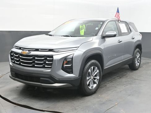 Used 2025 Chevrolet Equinox LT FWD image 4