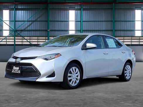 Used 2017 Toyota Corolla LE image 1
