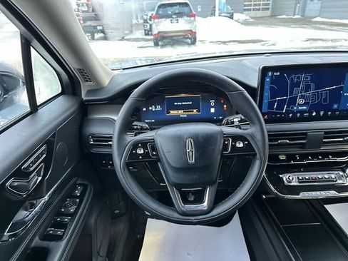 Used 2025 Lincoln Corsair Reserve image 13