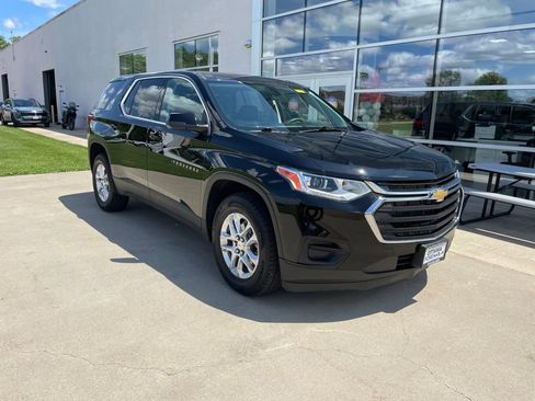 Used 2021 Chevrolet Traverse LS FWD image 1