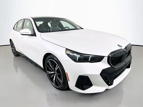 New 2027 BMW 550e xDrive w/ Premium Package AWD/4WD image 3