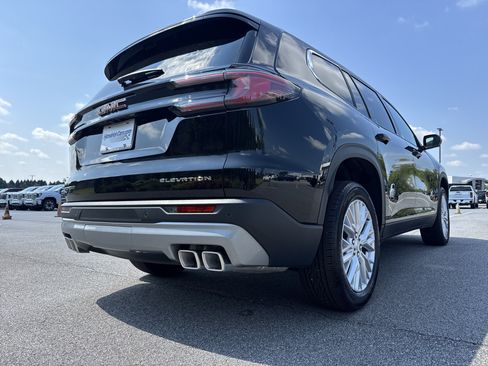 Used 2026 GMC Acadia Elevation w/ Elevation Premium Package FWD image 10
