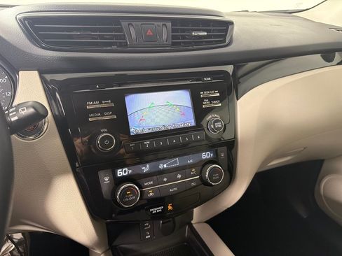 Used 2018 Nissan Rogue Sport SV AWD/4WD image 16