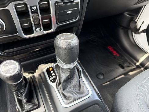 Used 2021 Jeep Wrangler Unlimited Sport AWD/4WD image 15