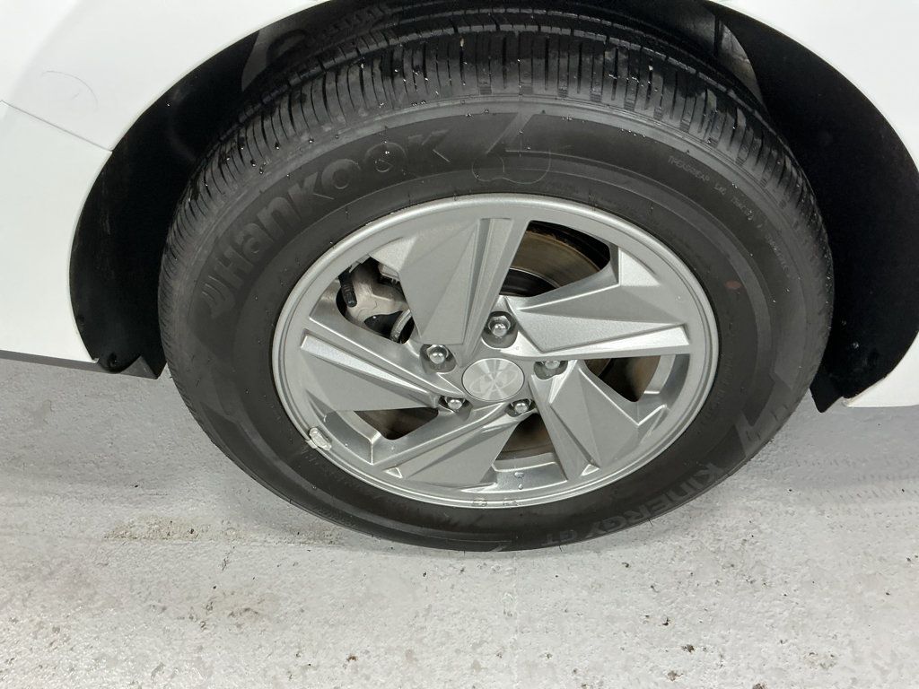 Certified 2026 Hyundai Elantra SE FWD image 5