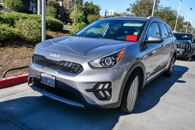 Certified 2022 Kia Niro LX FWD image 2