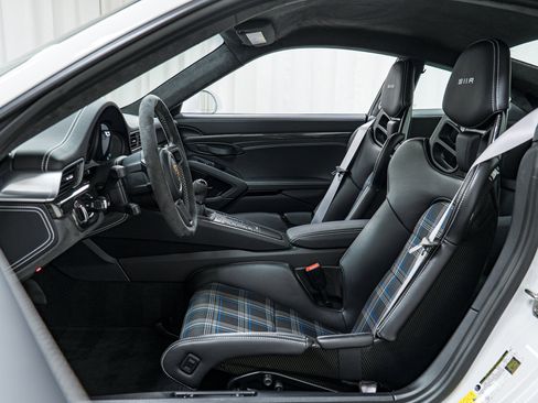 Used 2016 Porsche 911 R RWD image 21