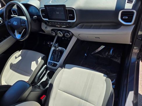 Used 2025 Hyundai Venue SEL image 21