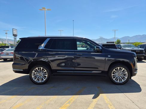 Used 2025 Cadillac Escalade Premium Luxury AWD/4WD image 6