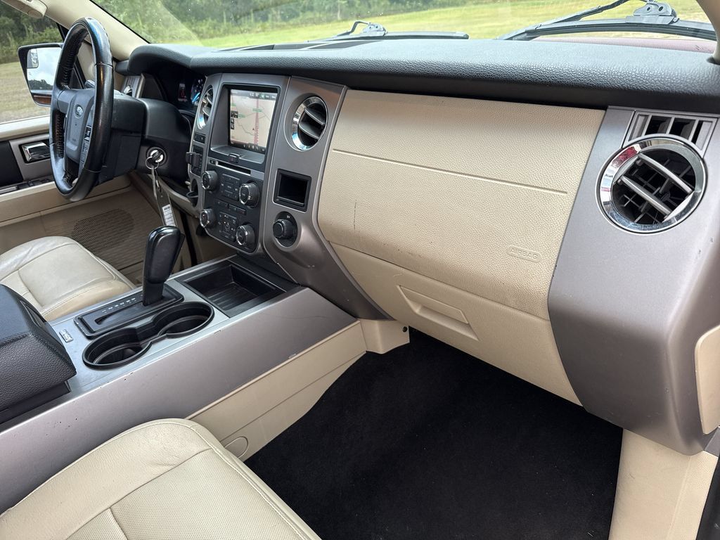 Used 2015 Ford Expedition XLT w/ Equipment Group 202A RWD image 28