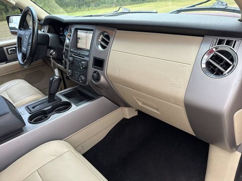 Used 2015 Ford Expedition XLT w/ Equipment Group 202A RWD image 28