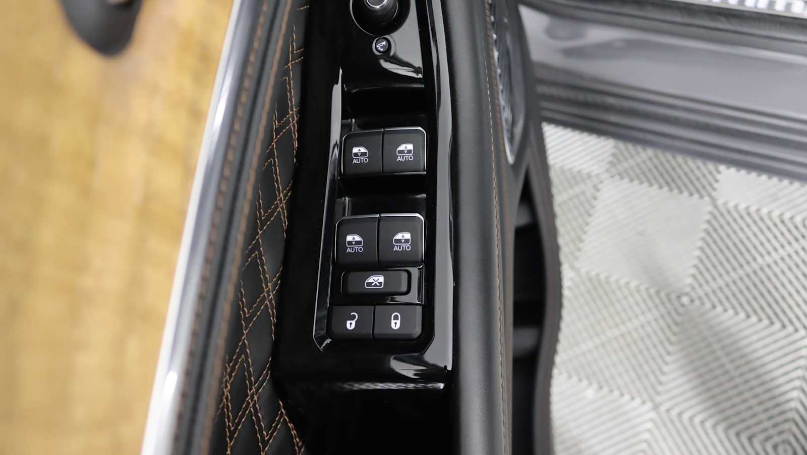Used 2023 Jeep Grand Cherokee Summit AWD/4WD image 20