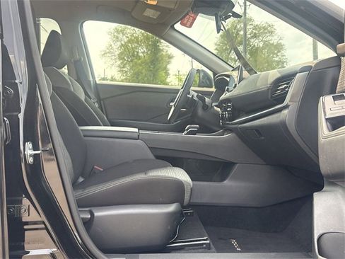 Certified 2022 Nissan Rogue SV image 25