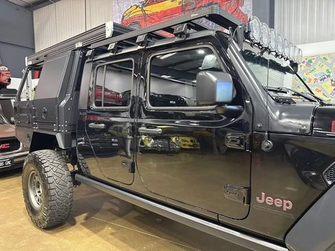 Used 2023 Jeep Gladiator Rubicon w/ Cold Weather Group AWD/4WD image 47