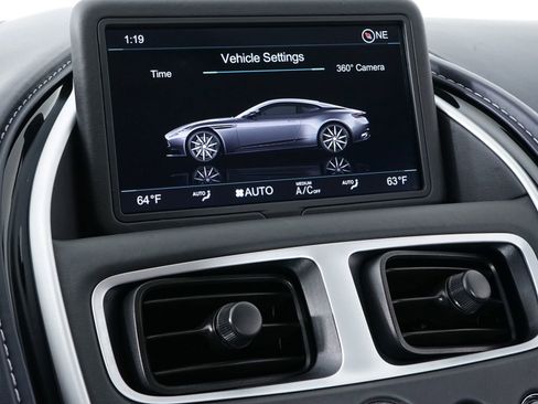 Used 2019 Aston Martin DB11 Coupe RWD image 27