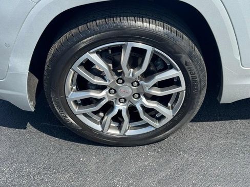 Used 2022 GMC Terrain Denali w/ Denali Premium Package AWD/4WD image 7