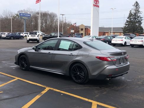 Certified 2025 Toyota Camry SE image 3