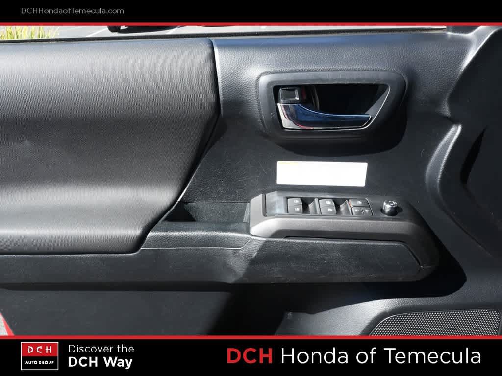 Used 2018 Toyota Tacoma TRD Off-Road w/ Technology Package AWD/4WD image 16