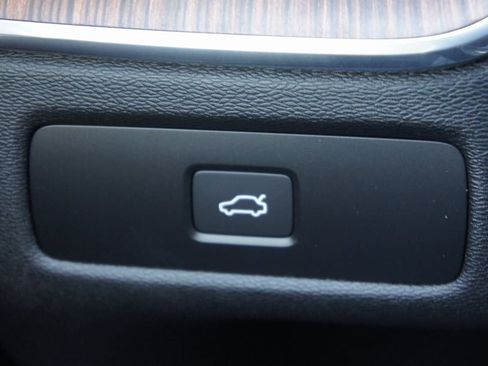 Certified 2024 Volvo XC60 B5 Plus w/ Climate Package image 18