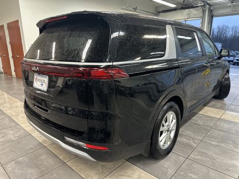 Used 2022 Kia Carnival LX image 9