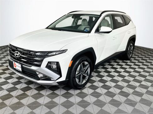 Certified 2025 Hyundai Tucson SEL AWD/4WD image 3
