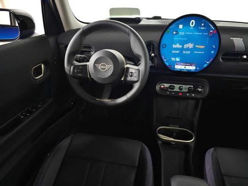 Used 2025 MINI Cooper 4-Door Hardtop FWD image 18