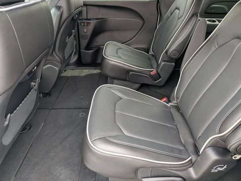 New 2027 Chrysler Pacifica Limited w/ Family Tech Group AWD/4WD image 28