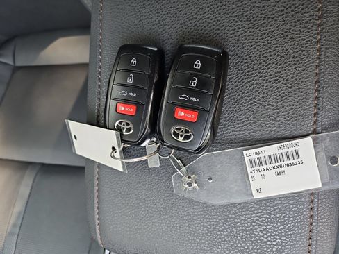Used 2025 Toyota Camry XLE FWD image 21