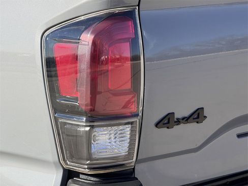 Used 2017 Toyota Tacoma TRD Pro image 11