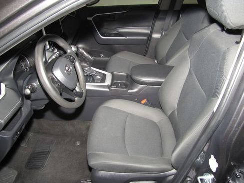 Used 2024 Toyota RAV4 LE AWD/4WD image 9