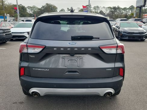 Used 2020 Ford Escape Titanium image 5
