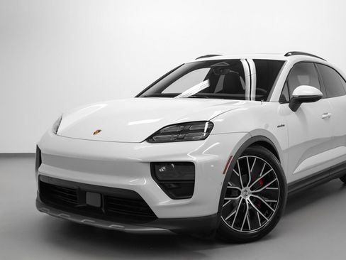 New 2025 Porsche Macan 4S Electric image 7