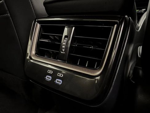 Used 2025 Toyota Crown AWD/4WD image 36