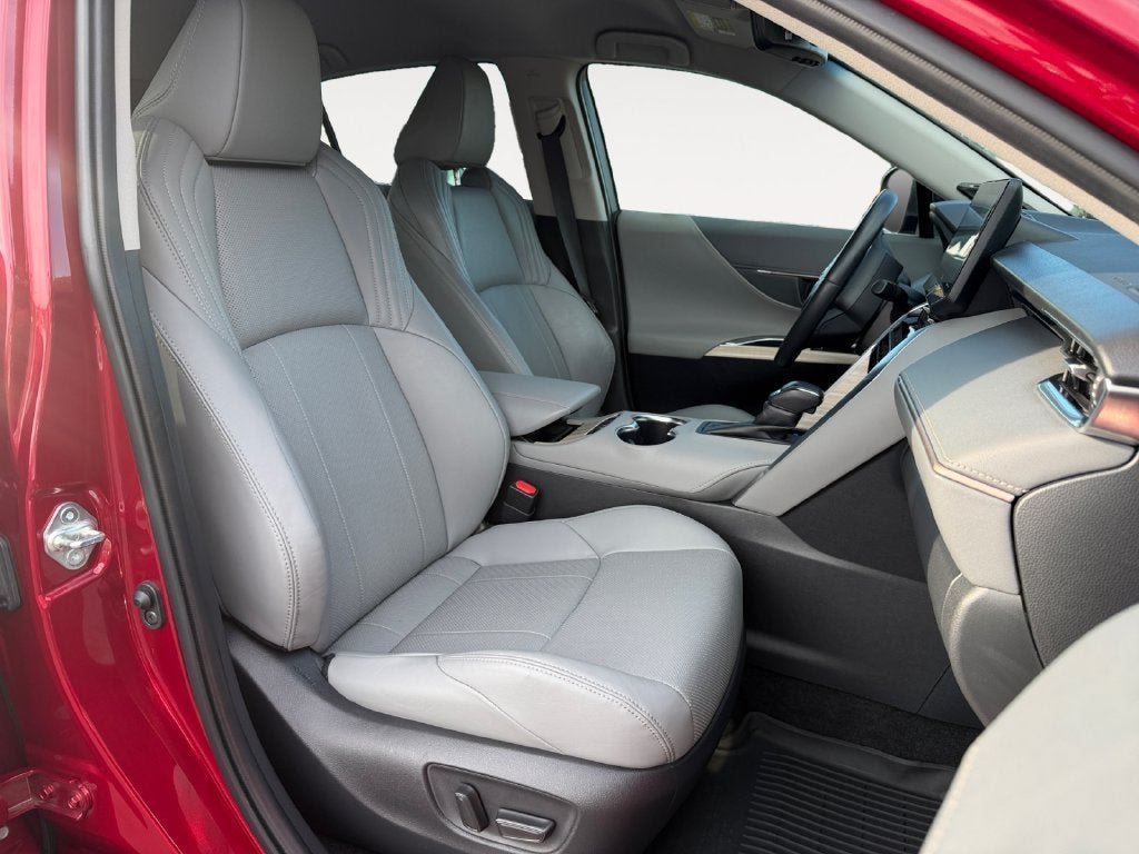 Used 2021 Toyota Venza XLE w/ Softex Package AWD/4WD image 25