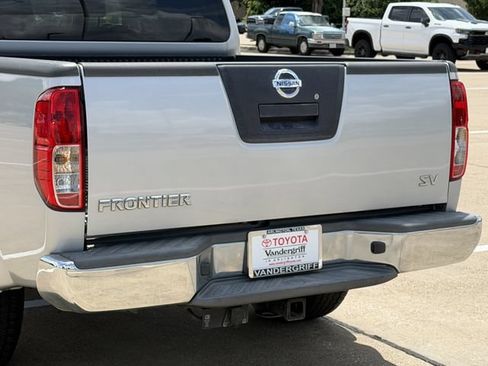 Used 2011 Nissan Frontier SV RWD image 6